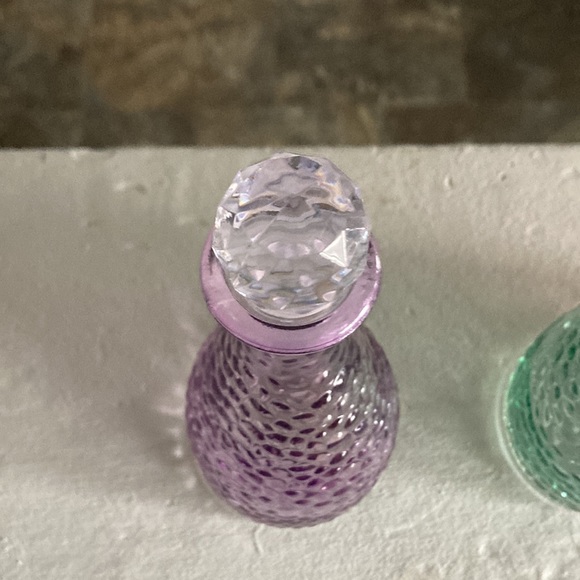 NWT Trio of Pastel Color Pebbled Glass Decorative Bottles w/ Crystal 💎 Tops - Picture 14 of 17